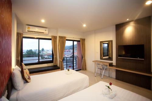 Chill Patong Hotel