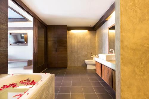 Dolphin Hotel Phuket