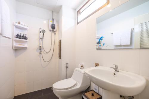 Dolphin Hotel Phuket