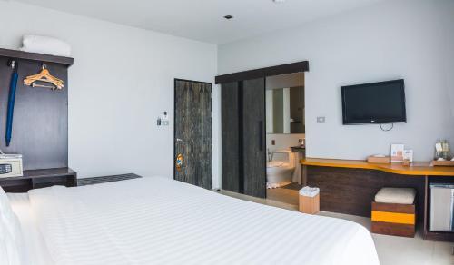Dolphin Hotel Phuket