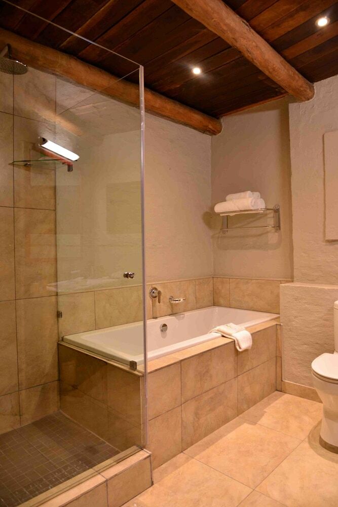 Hotel Victoria Falls Safari Suites