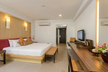 Hotel Sawaddi Patong Resort & Spa