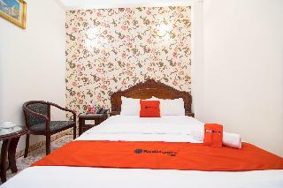 Hotel Reddoorz Plus Near Nowzone Plaza