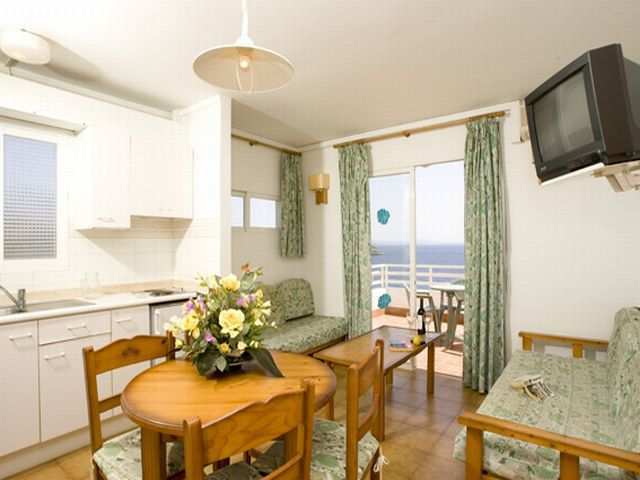 Globales Apartamentos Cala Vi�as Only Adults +16