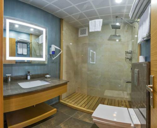 Apartamentos Bisetun Hotel