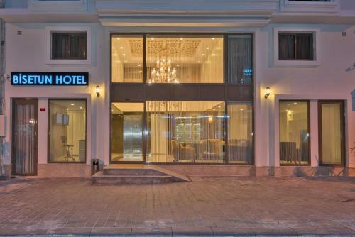 Apartamentos Bisetun Hotel