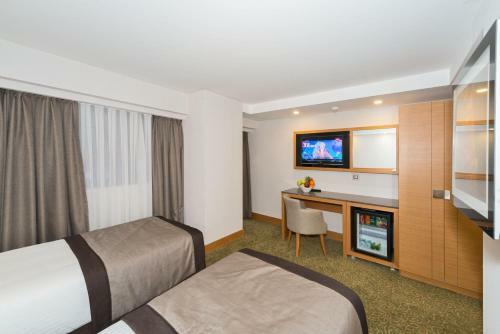 Apartamentos Bisetun Hotel