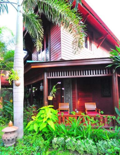 Hotel Ruenkanok Thaihouse Resort