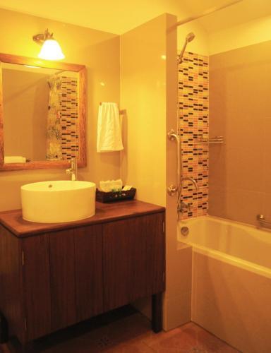 Hotel Ruenkanok Thaihouse Resort