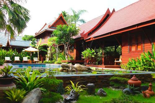 Hotel Ruenkanok Thaihouse Resort