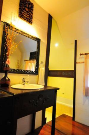 Hotel Ruenkanok Thaihouse Resort