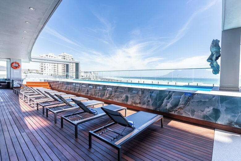 The Blaauberg Beach Hotel