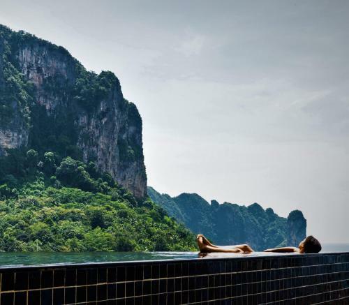 Hotel Aonang Cliff Beach Resort