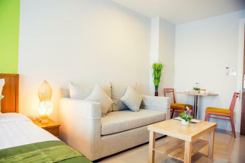 Crystal Jade Hotel And Service Apartment