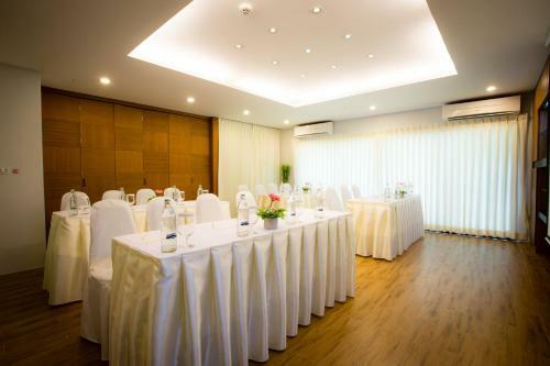 Crystal Jade Hotel And Service Apartment