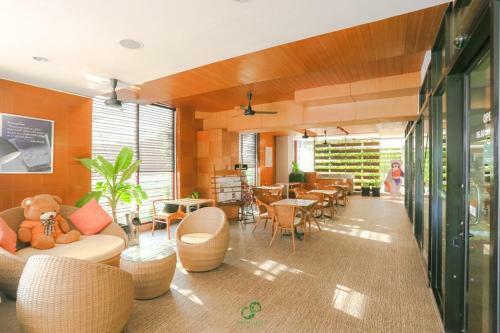 Crystal Jade Hotel And Service Apartment
