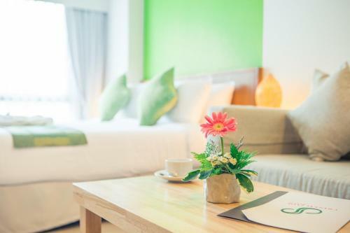 Crystal Jade Hotel And Service Apartment