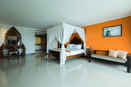 Hotel Royal Phala Cliff Beach Resort & Spa