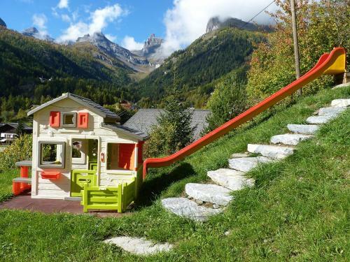 Holiday Home Voltaire Ovronnaz