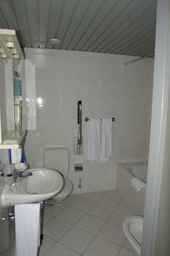 Hostal Hotel Bahnhof Haus