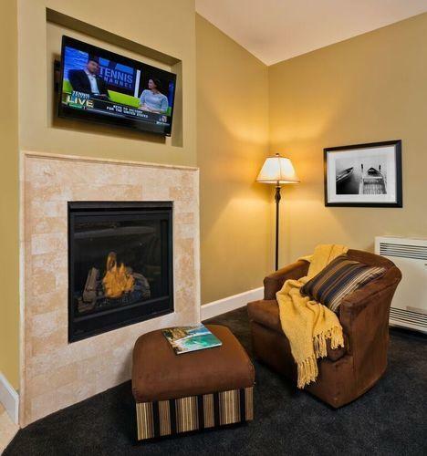 Hotel Sea Breeze Inn & Logde