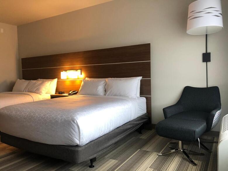 Hotel Holiday Inn Express And Suites Madison