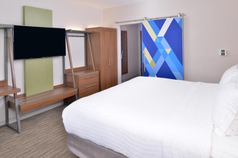 Hotel Holiday Inn Express And Suites Madison