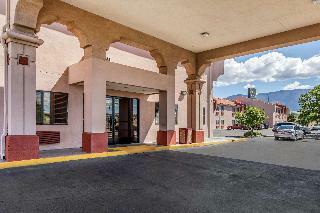 Hotel Quality Inn & Suites