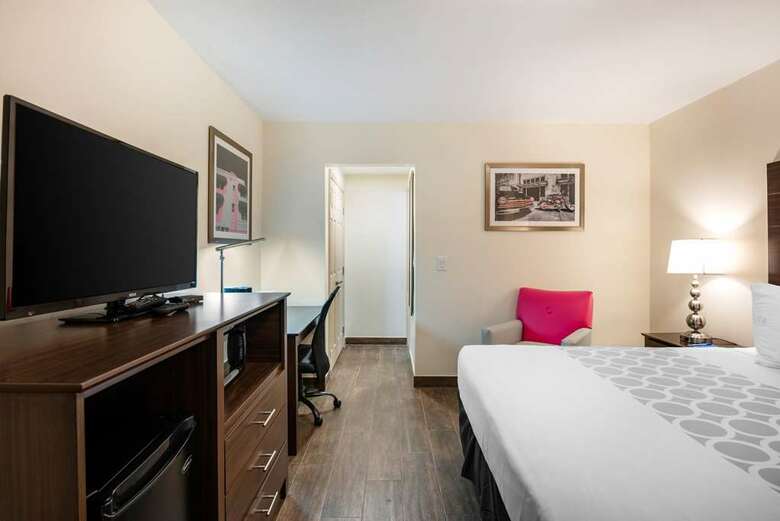 Hotel Rodeway Inn Near Hollywood Beach