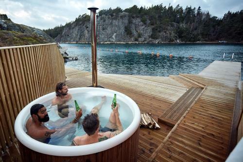 Lagunen Cottages And Hostel