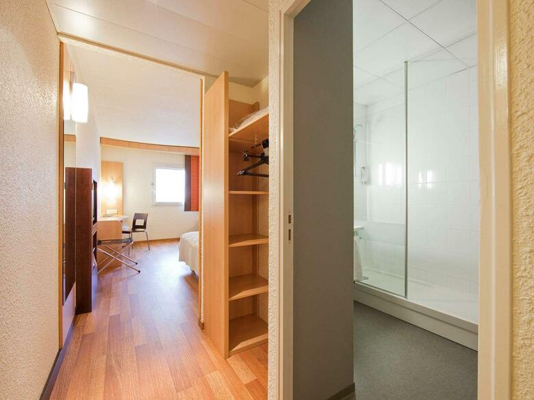 Hotel Ibis Paris Pantin Eglise