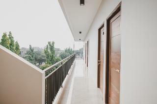 Reddoorz Near Taman Palem