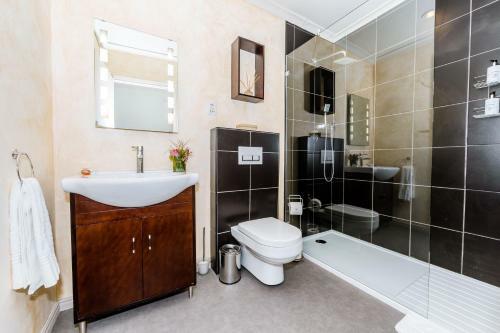 Hostal Le Petit Chateau Guest House