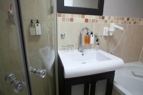 Hostal Ruslamere Hotel, Spa And Conference Centre