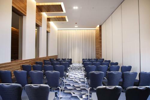 Grand Cosmopolitan Hotel