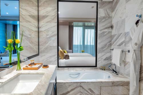 Hotel Taj Jumeirah Lakes Towers