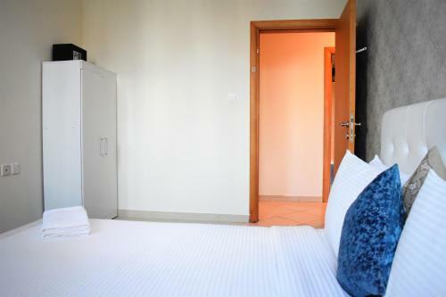 2 Bedroom Apartment In Marina Diamond 4