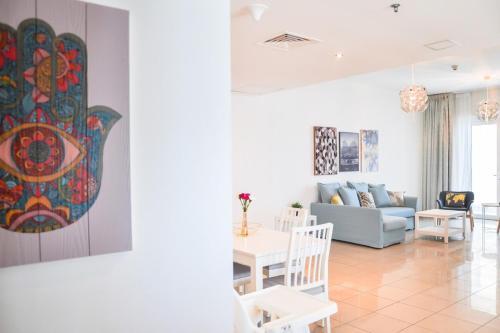 Apartamento Upgraded 2 Bd W Sea Views - Accommodates 6!