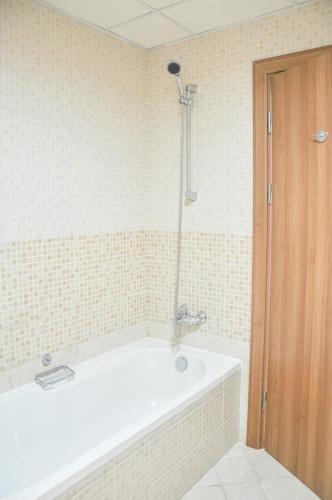 Apartamento Upgraded 2 Bd W Sea Views - Accommodates 6!