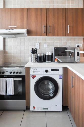 Apartamento Upgraded 2 Bd W Sea Views - Accommodates 6!