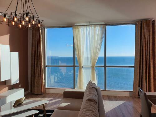 City Center& Sea View Apartment