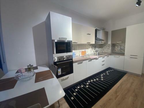 City Center& Sea View Apartment