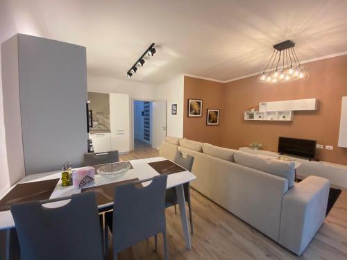 City Center& Sea View Apartment