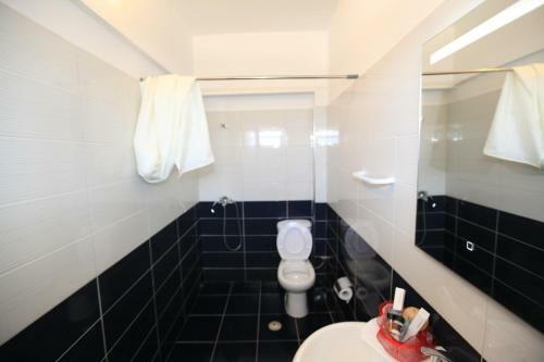 Hostal Room In Bb - Hotel Horizont - Fusha Room 05