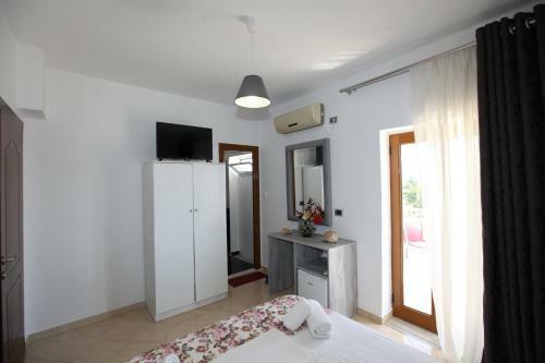 Hostal Room In Bb - Hotel Horizont - Fusha Room 05