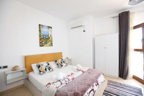 Hostal Room In Bb - Hotel Horizont - Liqeni Studio 05
