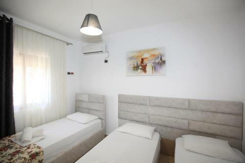 Hostal Room In Bb - Hotel Horizont -antena Room 03