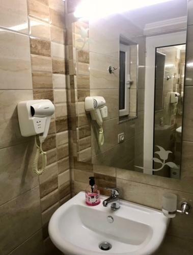 Crown Deluxe Apartments