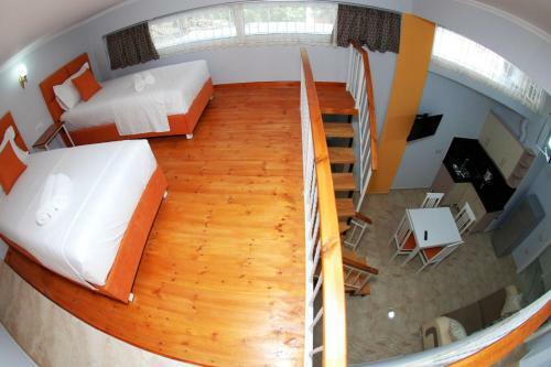 Crown Deluxe Apartments