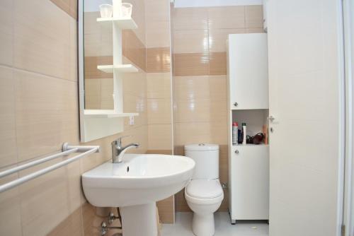 Sea View Apartment - 007